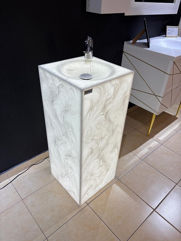 Podświetlana umywalka stojąca z Hi-Macs Pavia – gdy design spotyka technologię