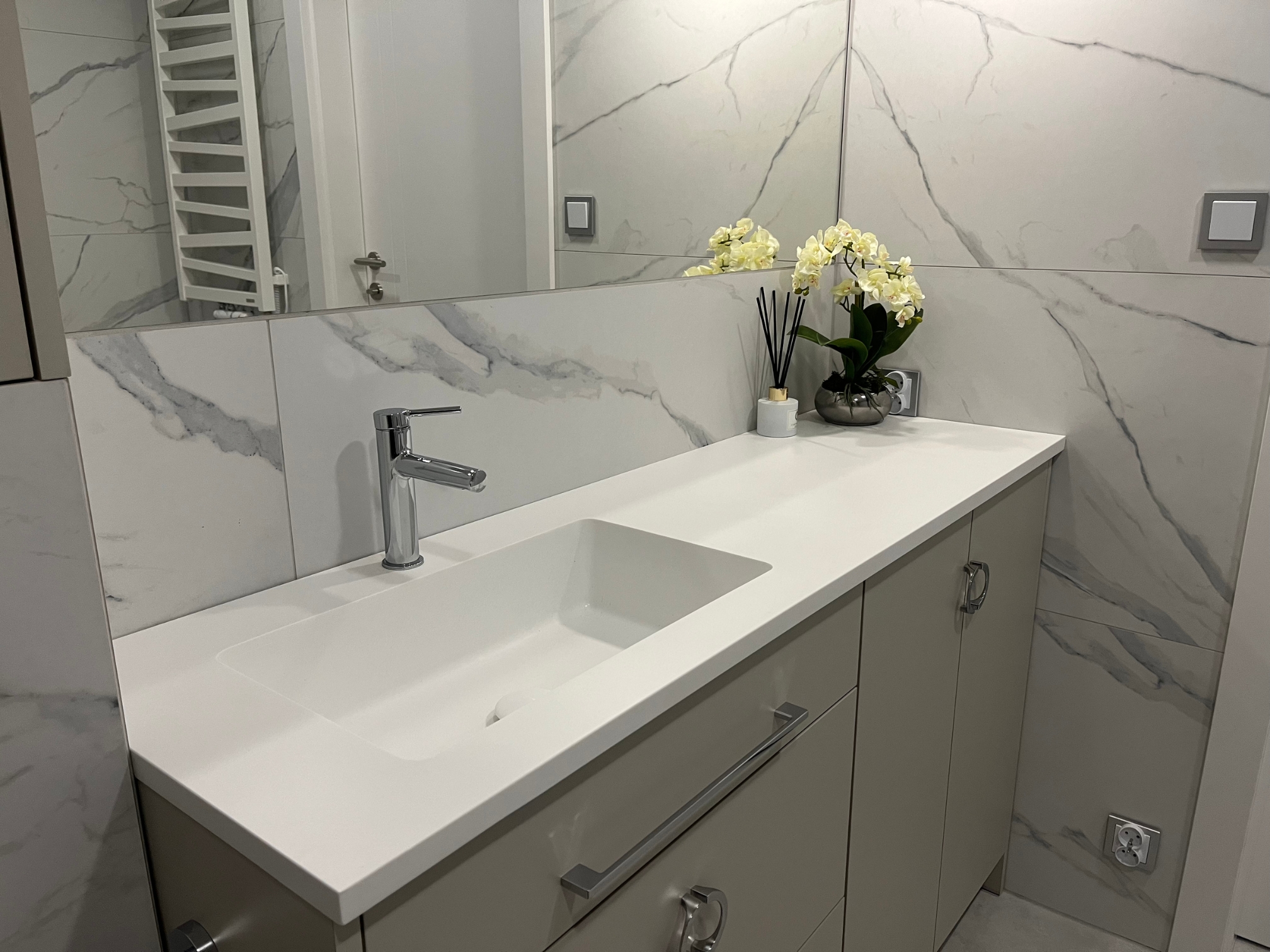 Zintegrowana umywalka – piękno, które ułatwia życie